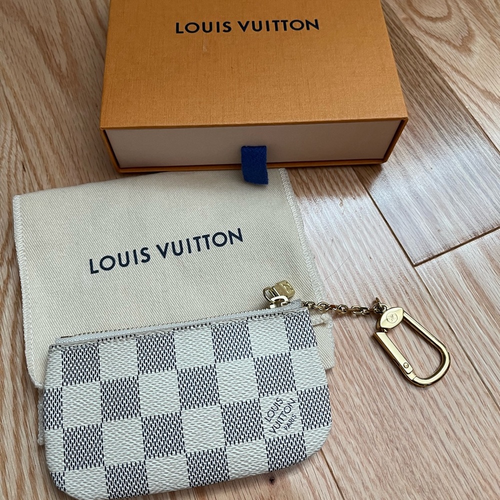 $3️⃣9️⃣5️⃣ Louis Vuitton Key Cle Damier Azur